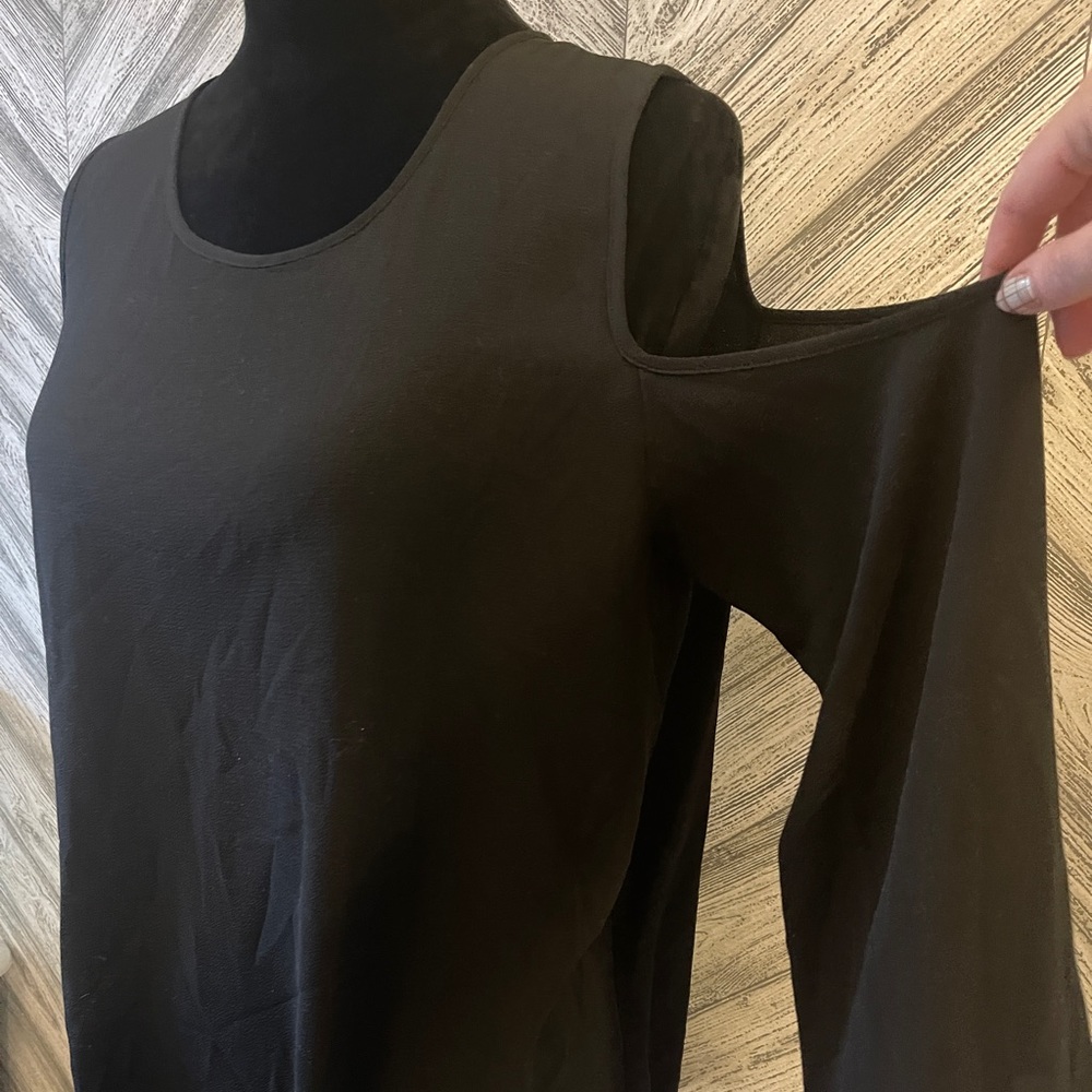 VINCE CAMUTO Cold Shoulder Blouse, Black, Medium